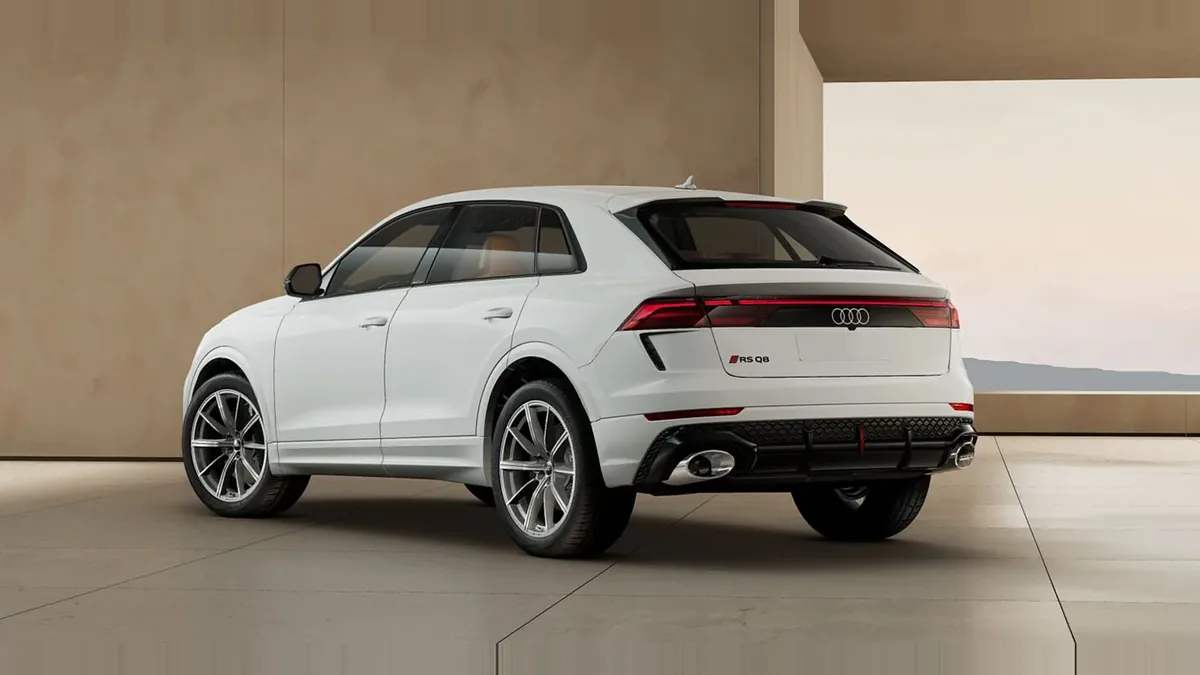 Audi RS Q8 441kW TipTronic en renting — Trasera