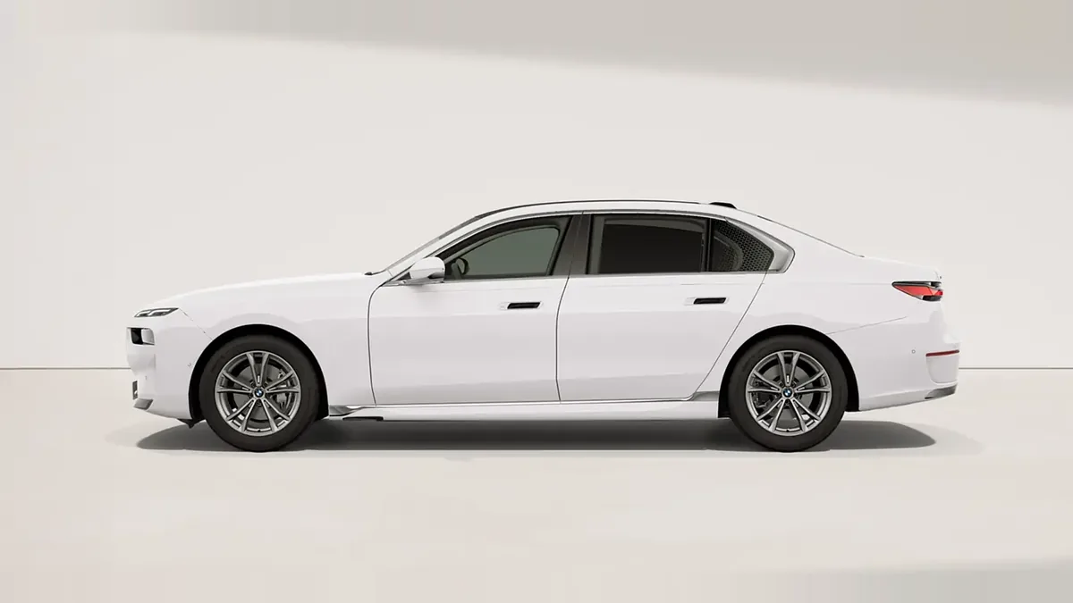 BMW Serie 7 740d xDrive en renting — Lateral