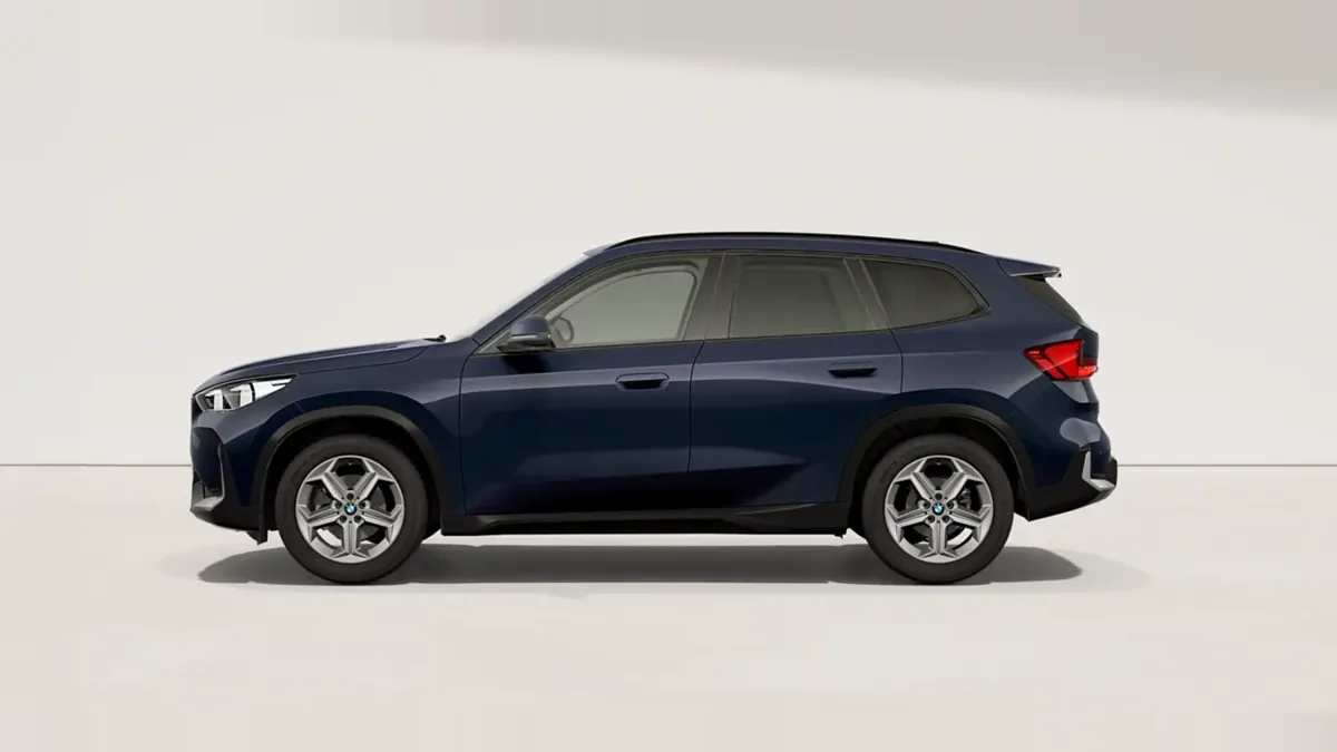 BMW X1 sDrive20d en renting — Lateral