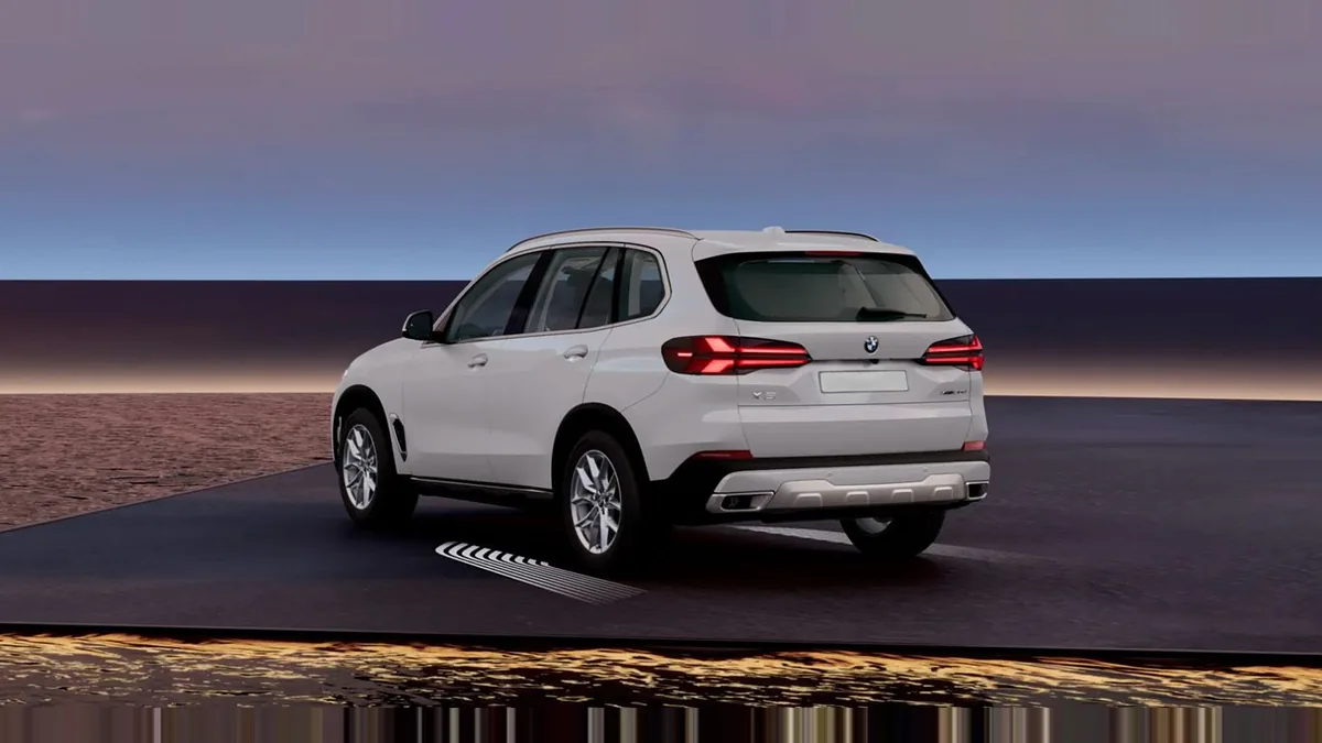BMW X5 xDrive30d xLine en renting — Lateral