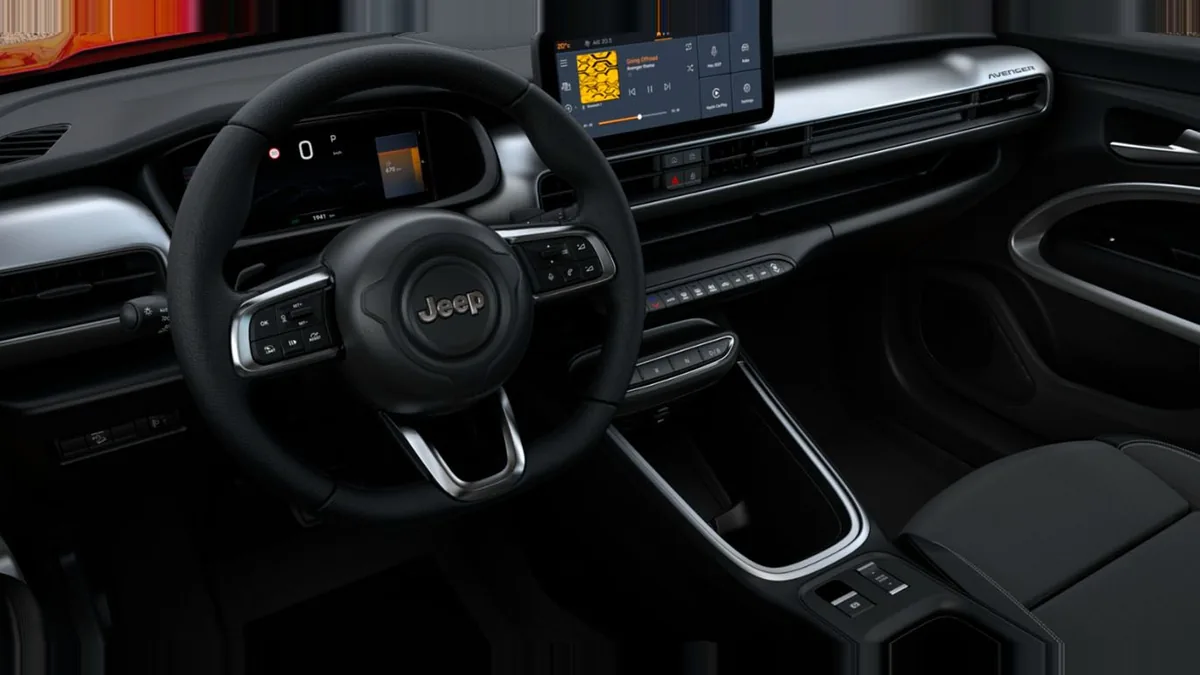 Jeep AVENGER E-HYBRID ALTITUDE en renting — vista 6