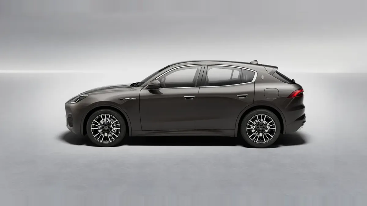 Maserati Grecale L4 MHEV 300CV AWD en renting — Trasera