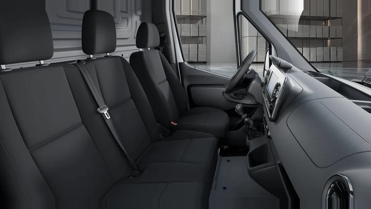Mercedes-Benz Sprinter 315 CDI Medio Pro en renting — Interior