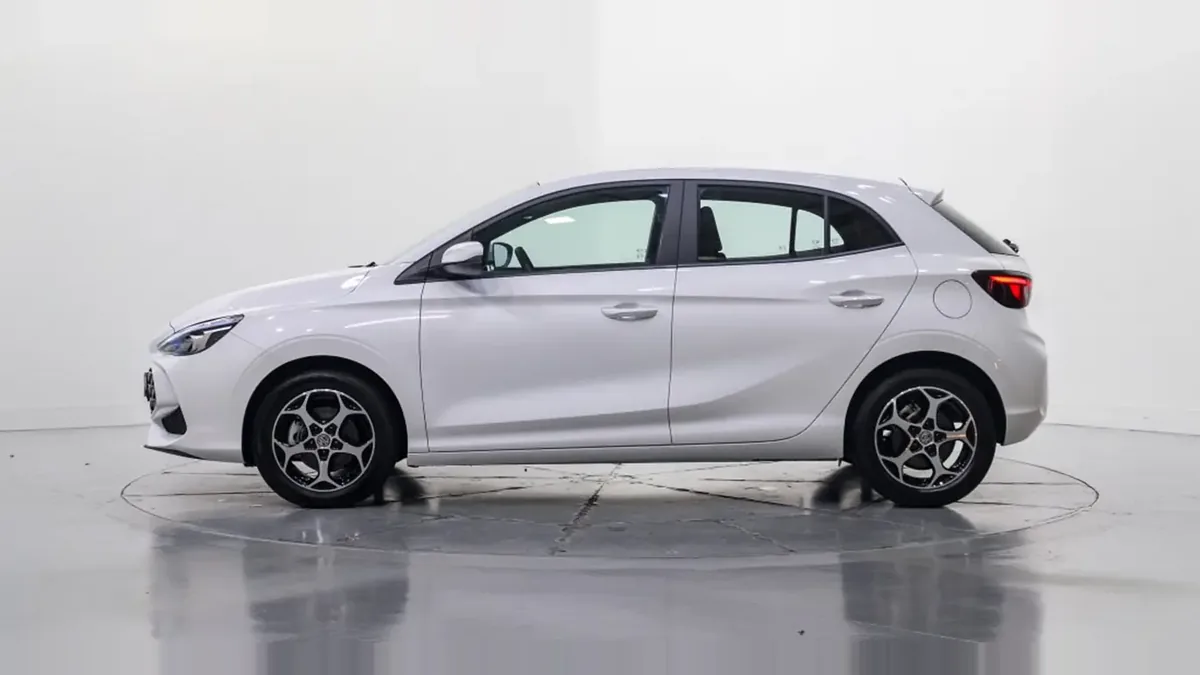 MG 3 Hybrid+ Business en renting — Lateral