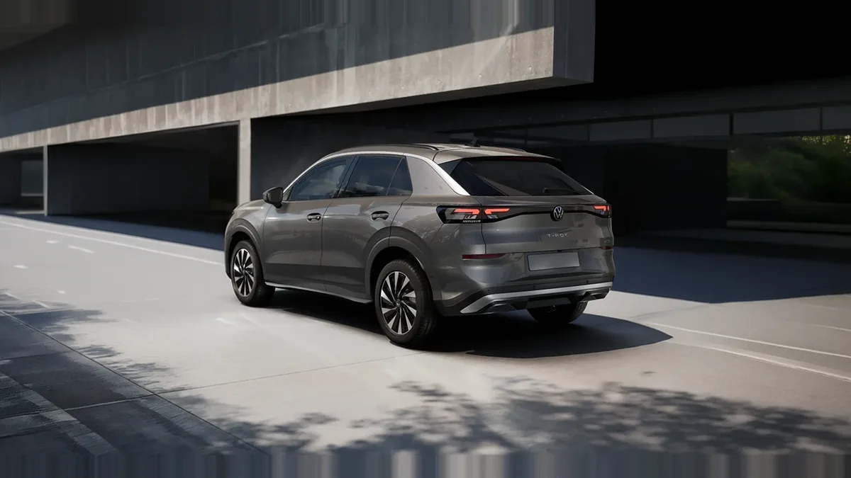 Volkswagen T-ROC Match 1.5 eTSI 150CV DSG en renting — Trasera