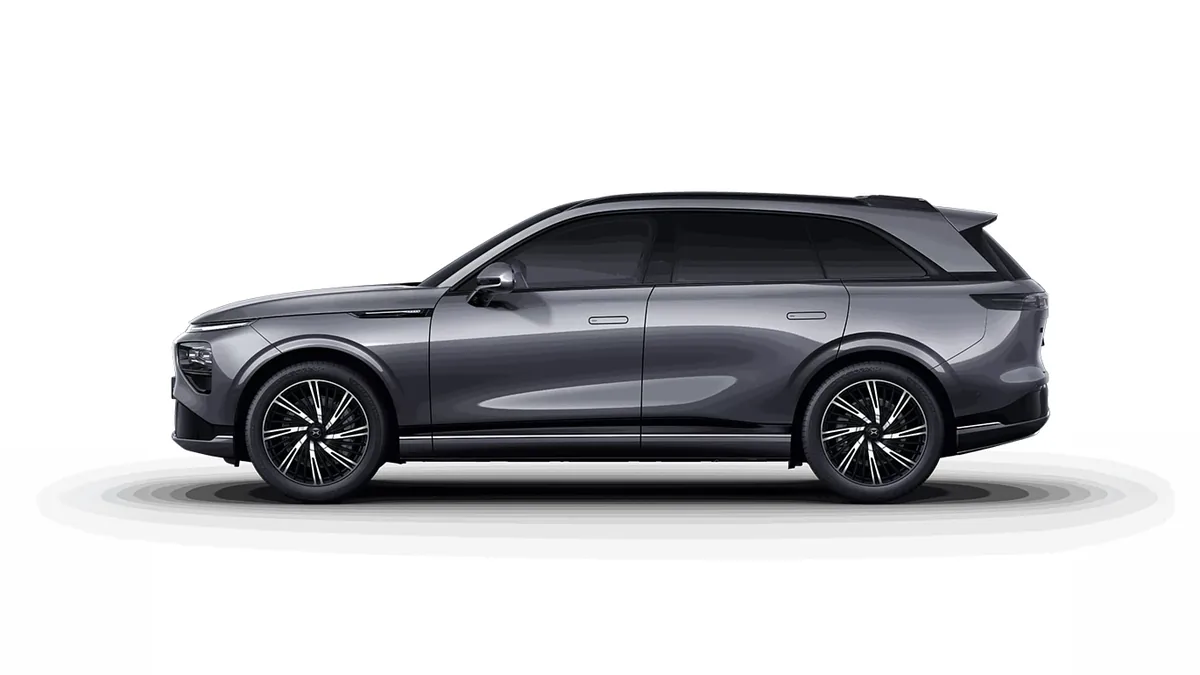 XPENG G9 AWD Performance en renting — Lateral